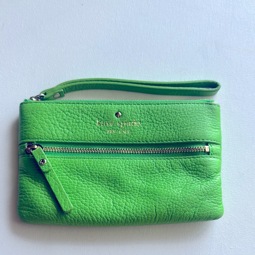 Kate Spade Green Pebbled wristlet